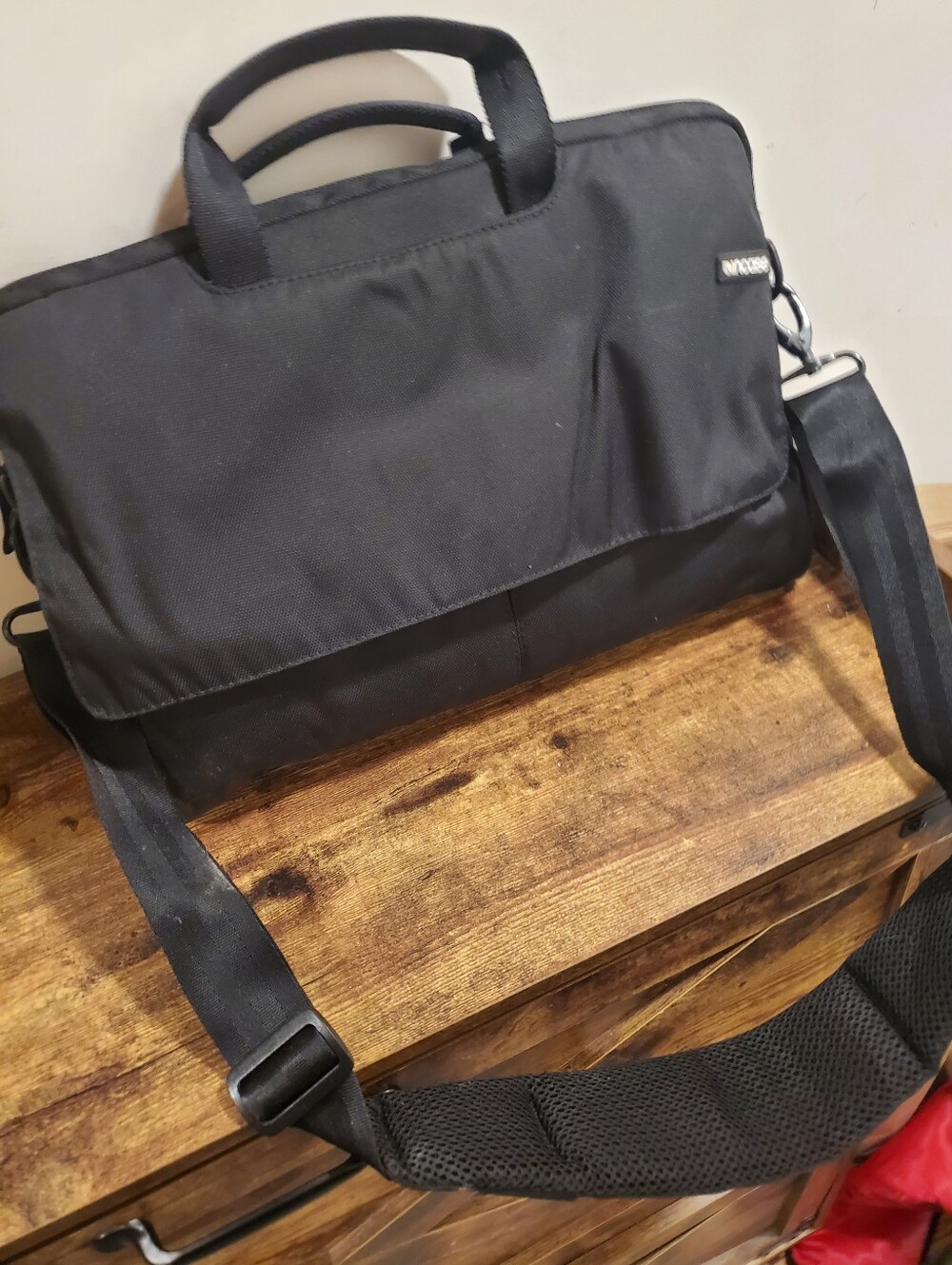 Incase Black Laptop Messenger Bag
